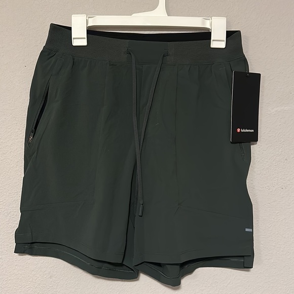 Lululemon train shorts - Picture 5 of 10